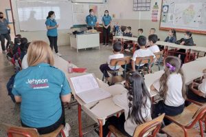 Gobierno bolivariano dictó charla a 112 estudiantes en Mérida